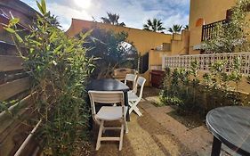 Studio de 23 M2 avec jardinet 400M de la plage